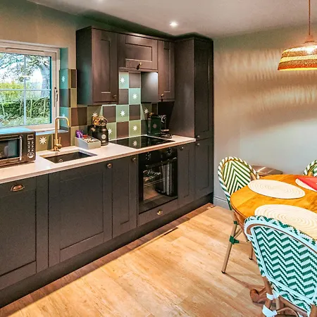 The Twitcher - Uk50612 Sabden