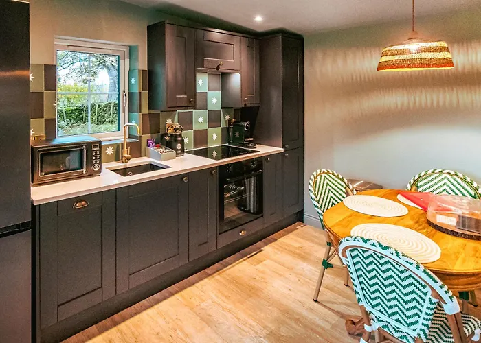 The Twitcher - Uk50612 Sabden